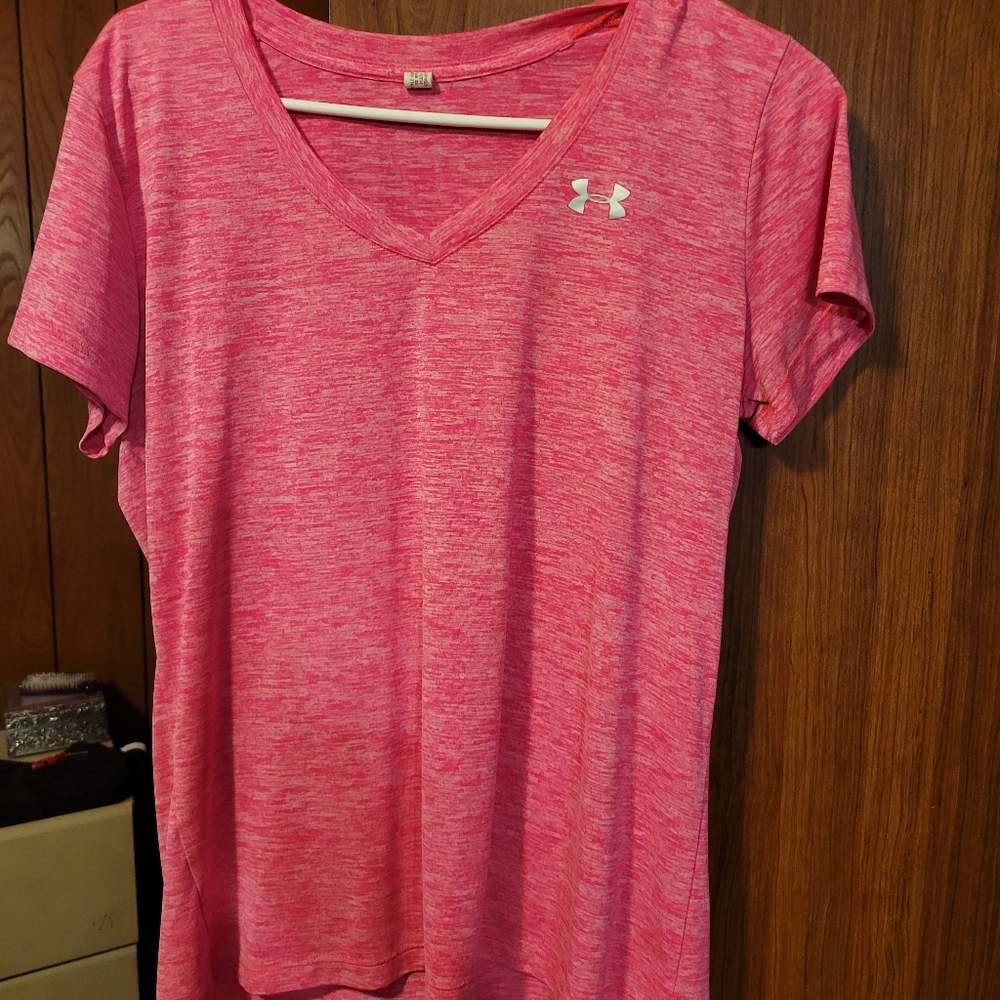 Used Women's Under Armour Tech Twist V-Neck Shirt